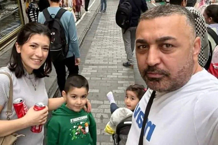 Семья Бёджек — турки, проживавшие в Германии и прилетевшие на историческую родину на недельные короткие каникулы: навестить родственников и показать детям Стамбул