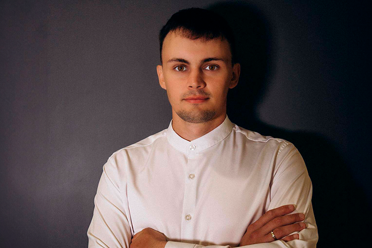 25-го вся семья Гурьяновых отправилась к Валеевой, чтобы решить вопрос с выездом — поставили условие, чтобы в течение двух дней квартира была освобождена. «А уже на следующий день она мне пишет, что передала деньги мошенникам»