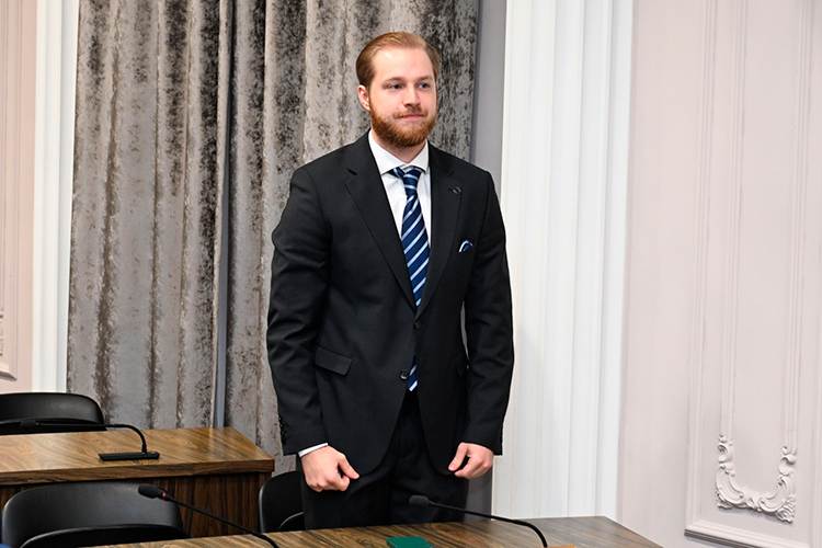 Дмитрия Хвостикова выбрали из 275 человек со всей страны, что на деловом понедельнике подчеркнул первый вице-мэр Казани Денис Калинкин