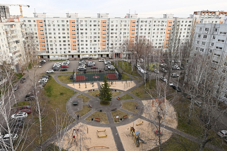 На старте программы «Наш двор» в 2019 году в Казани 3,4 тыс. дворов нуждались в ремонте — это половина от общего числа дворов в городе в целом