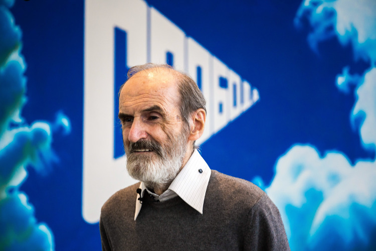 «В Нижнем Новгороде была представлена выставка не очень большая Эрика Булатова. Там было около 20 работ, и на том, как говорится, спасибо. Это юбилейная выставка к 90-летию важнейшего нашего художника»