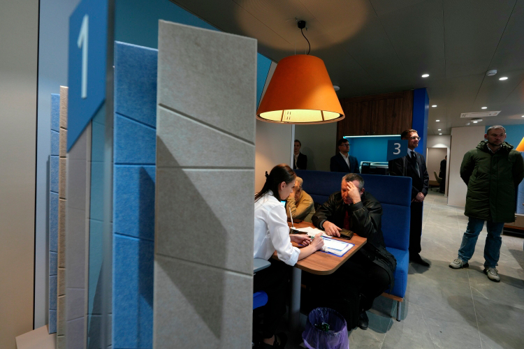 1 ноября истекло действие повышенной компенсации государства на ипотечные кредиты, выданные с 7 августа по 1 ноября 2025 года. Речь о разнице между рыночной и льготной ставкой по ипотеке, которую минфин возмещает банкам весь срок кредита