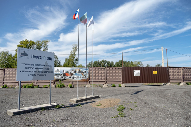 Эту территорию весной 2021 года выкупило ООО «Неруд-трейд» депутата совета поселка городского типа Васильево Дмитрия Иванова