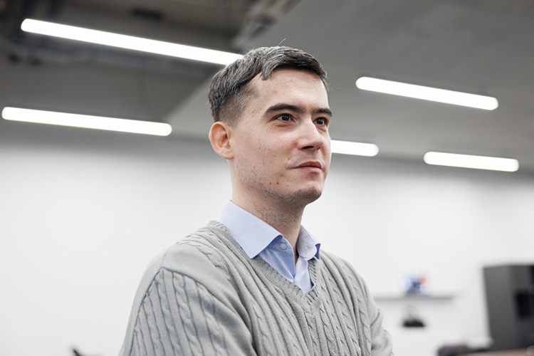 Студентов и молодых ученых нужно также направлять на ключевые отраслевые мероприятия, как Kazan Digital Week, Сколковский Startup Day или Российский венчурный форум, где они могут перенимать опыт, знакомиться с трендами и находить партнеров, говорит директор АНО «РИТОР» Борис Селецкий