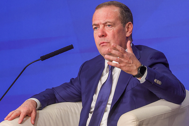 Дмитрий Медведев возглавил комиссию по комплектованию ВС РФ, а также избран председателем совета директоров «Ростелекома»