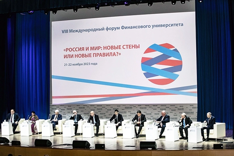 На форуме Финансового университета министр финансов РФ пообещал, что надо чуть потерпеть, выровнять спрос и предложение, и дальше «жизнь пойдет по-новому»