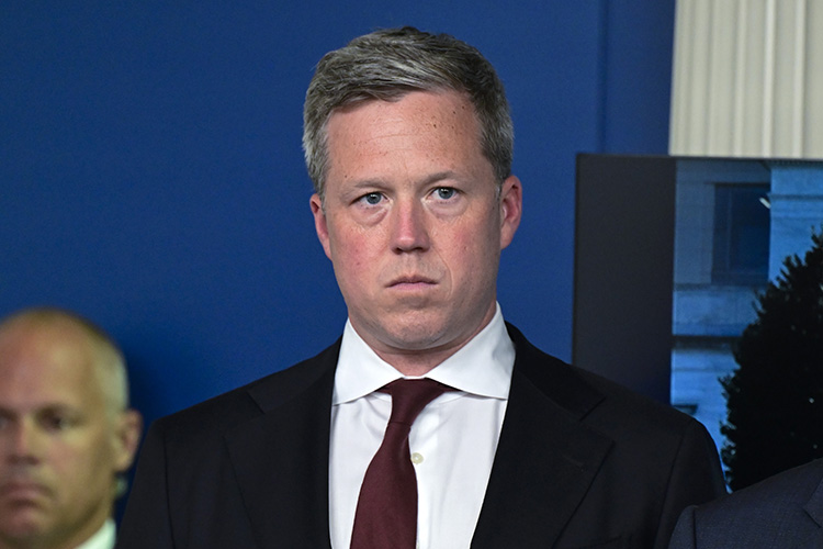 По информации CBS News первая встреча Дрисколла с представителями России состоялась еще накануне вечером и длилась несколько часов