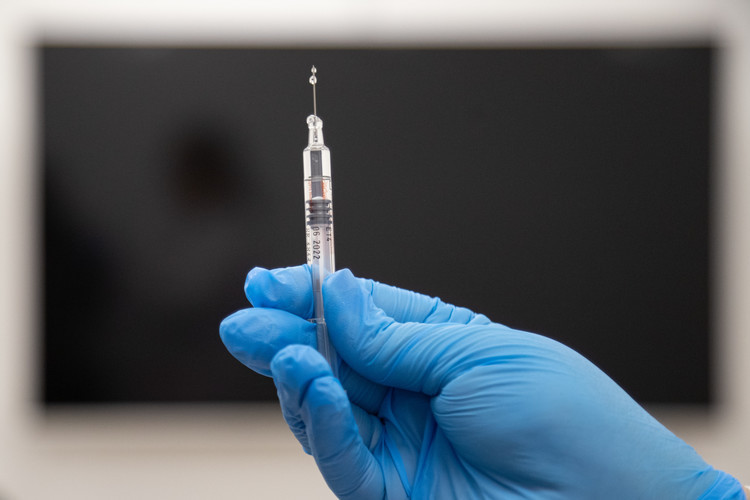 Сразу несколько человек из Нижнекамска пожаловались в редакцию «БИЗНЕС Online», что на них не хватает лекарств в родном городе, поэтому их отправляют куда подальше — в Набережные Челны, Альметьевск и даже Мамадыш