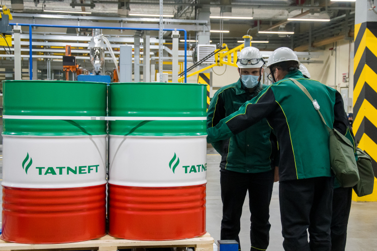 «Татнефть» в тисках: прибыль падает, а бюджет теряет миллиарды