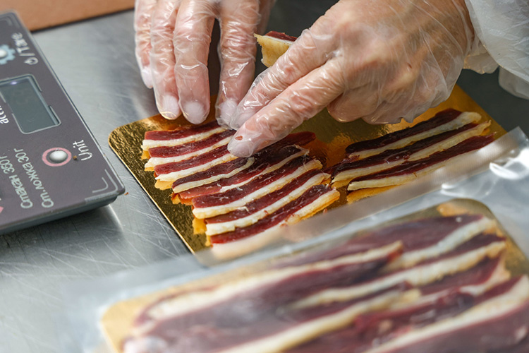«Из трендов в нашем сегменте — люди хотят получать полностью готовую к употреблению продукцию — от А до Я: чтобы это было приготовлено, нарезано и красиво упаковано»
