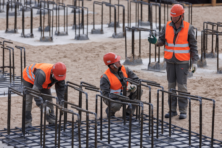 «У нас на сегодняшний день производительность труда в стройке в 2−3 раза ниже, чем в развитых странах»