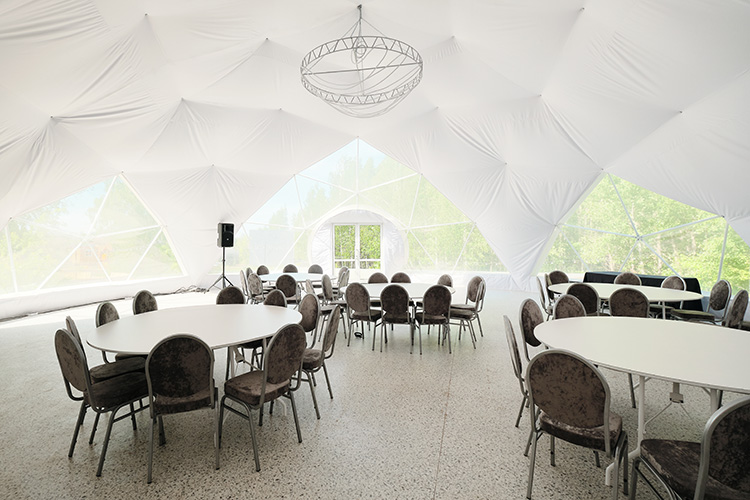 «Как площадка под свадьбу в прошедшем сезоне мы стоили 250 тысяч рублей»