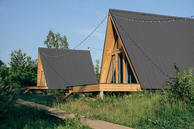 «Изначально планировалось возвести до пяти домиков своими силами, на каждый из них мы потратили 1,5 миллиона рублей»