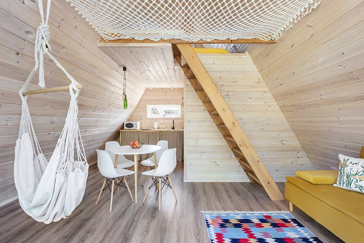 «Неизвестно, чем лучше сейчас быть: глэмпингом, базой отдыха или бутик-отелем. Сегодня появление нового проекта на нашем рынке — это уже как какое-то уведомление на телефоне, как будильник рядовой»