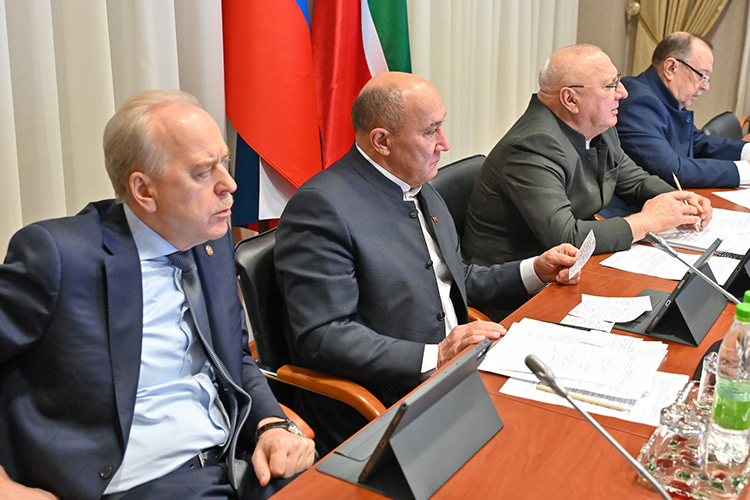 Марат Ахметов о развитии села: «Еще в 2010 году мы предлагали уходить от вил, лопат, ведра…»