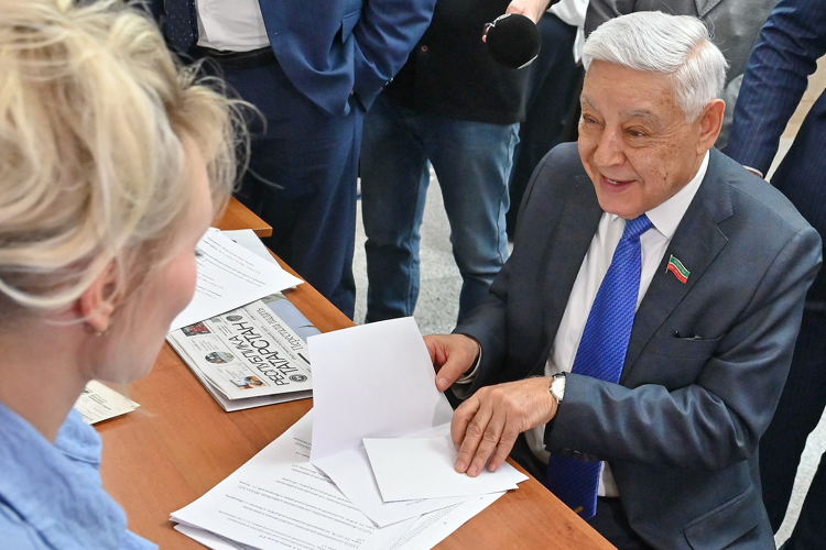 Бюджет приняли, льготы отелям продлили, КС РТ дали веса, а на газеты «Татмедиа» подписались!