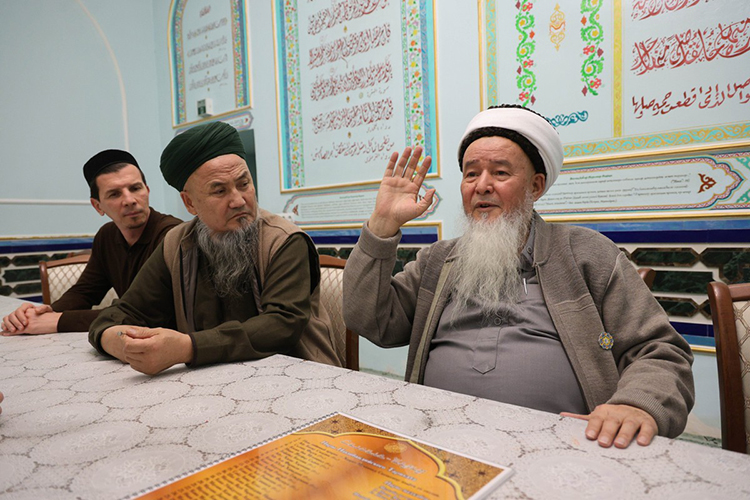 «Если мусульманин мазхабов не придерживается, то я его человеком не считаю, он — шайтан, который вводит людей в заблуждение»