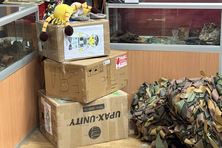 Посылки собираются в помещении музея СВО