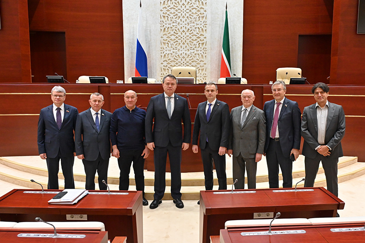 В Госсовете Татарстана второй день подряд обсуждают проблемы онкологии в республике. Вопросы по соответствующей теме — болезненные для Татарстана