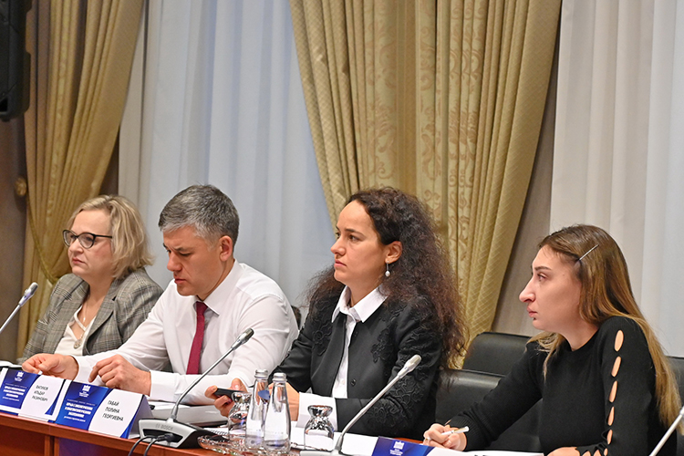 Полина Габай отметила, что 61% случаев госпитализации связан с противоопухолевым лечением, что вызвало у нее сомнения: «Это слишком высокий показатель»