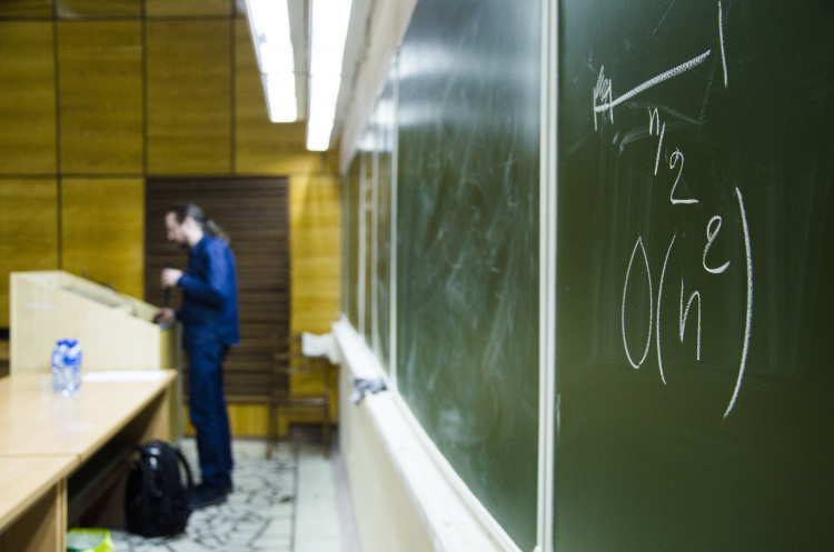 Есть еще как минимум одна причина возможной не совсем объективной оценки качества подготовки, и это, к сожалению, низкий уровень подготовки современного профессорско-преподавательского состава высшей школы