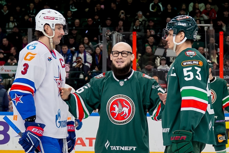 Боец UFC Ринат Фахретдинов провел «битву взглядов»