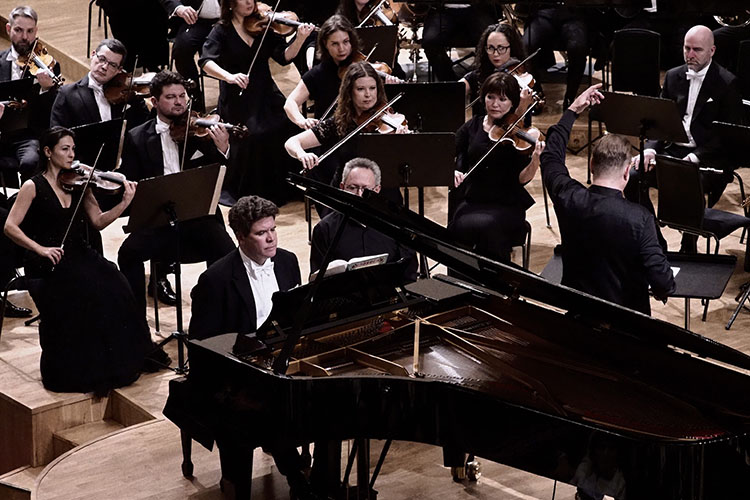 До мурашек необычное ощущение окутало слушателей, когда прозвучали первые ноты знаменитого произведения Уильямса. Событие поистине уникальное — услышать его в исполнении ГАСО РТ посчастливилось лишь избранным