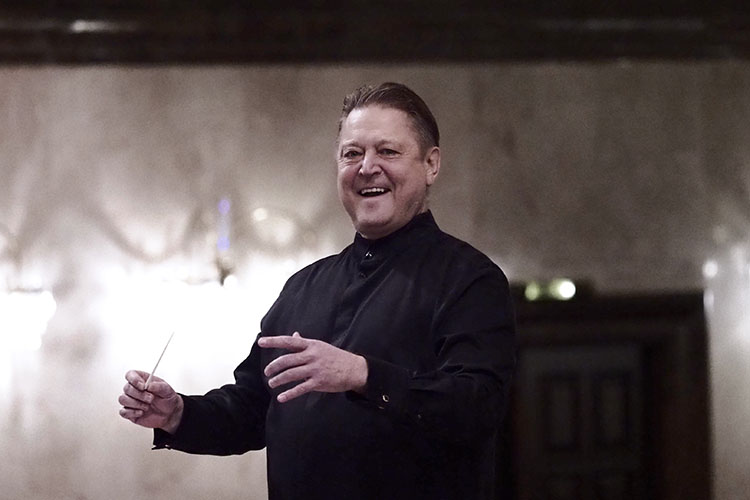 Сладковский не упустил ни одной детали, выверив их до кристальной точности