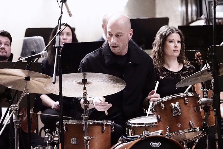 Гибкий и пластичный ритм Ткебучавы наполнял исполнение воздухом, а музыкальные фразы существовали свободно, как в настоящем джазовом джеме