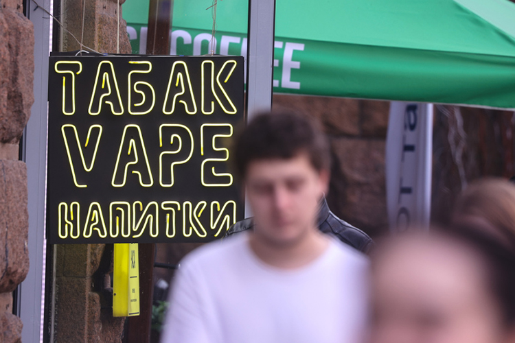 «Никотиновая эпидемия»: почему в Узбекистане решили сажать за вейпы?