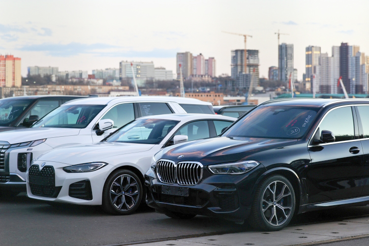 С сегодняшнего дня в России действуют новые правила утильсбора для ввозимых машин мощностью свыше 160 л. с