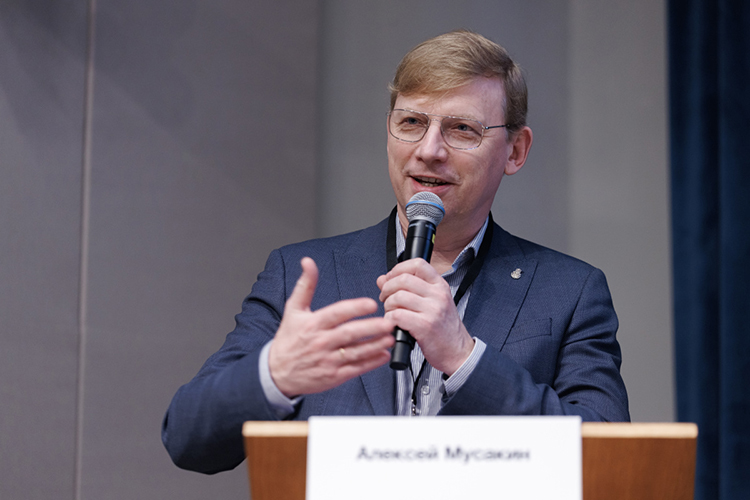 Для того, чтобы гости могли провести на территории все выходные, предусмотрены два гостиничных блока 3 и 4 «звезды» общей вместимостью более 130 номеров, отмечает Мусакин