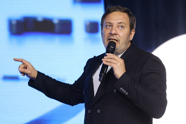 «Мы цивилизация слова», — акцентировал Минаев, напомнив, что и в Библии, и в Коране говорится: «В начале было слово»