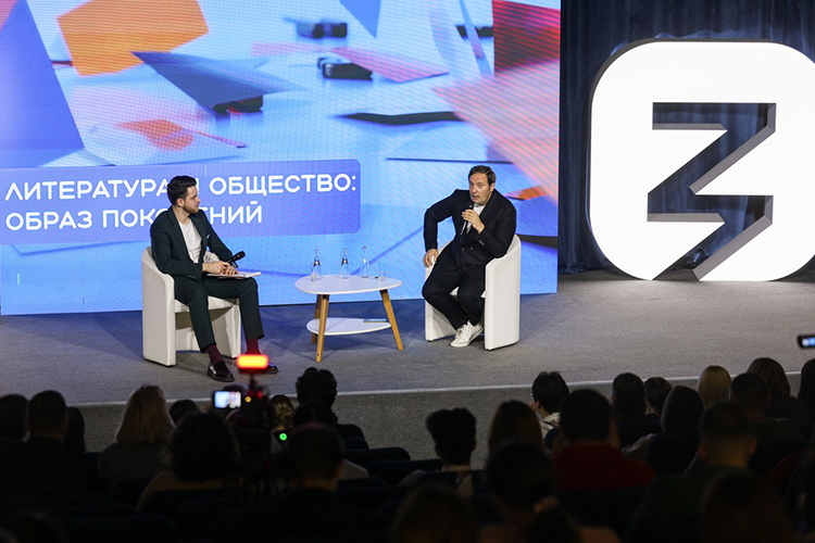 Известный писатель, сценарист, медиаменеджер и главный редактор журнала «Чтиво» Сергей Минаев выступил в Казань на тему «Литература и общество: как литература формирует образ поколений»