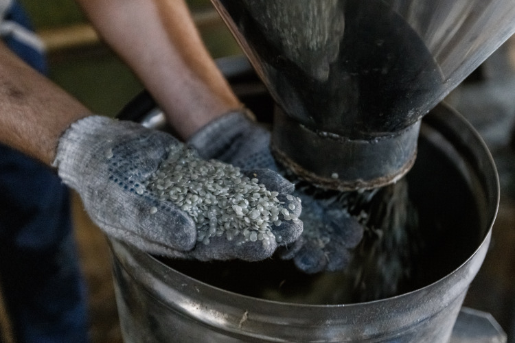 Несмотря на почти 4-процентный рост химпроизводства, общая отгрузка по данному направлению в республике выросла всего на 0,2%, а отгрузка произведенных резиновых и пластмассовых изделий в денежном выражении упала на 7,7%