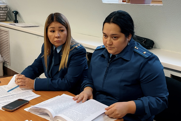 Многочасовой допрос вела сторона гособвинения — его поддерживают представители надзорного ведомства Сабина Марфина и Диляра Яфизова