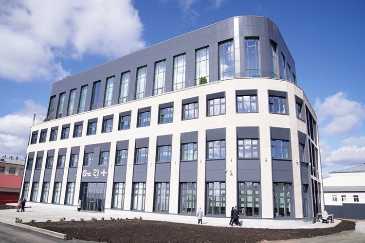 В апреле 2025-го состоялось открытие геномного центра — первого этапа второй очереди строительства кампуса. В планах — разместить крупнейшую в стране школу программирования «Школа-21»