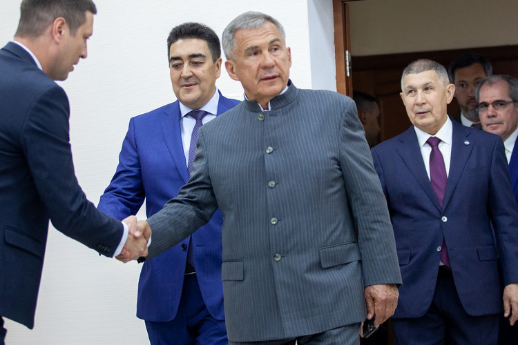 Накануне раис РТ Рустам Минниханов своим распоряжением сформировал межведомственную рабочую группу, которая займется формированием «итоговой заявки» Казани на участие в конкурсе по созданию кампусов мирового уровня