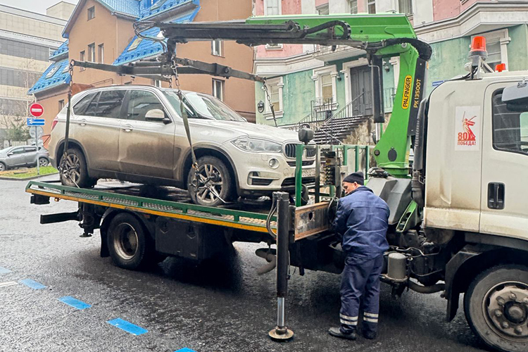 «Сейчас население все чаще сталкивается с тем, что оставляет свое авто на платной муниципальной парковке, и, вернувшись на парковочное место после завершения дел, не может найти свой автомобиль»