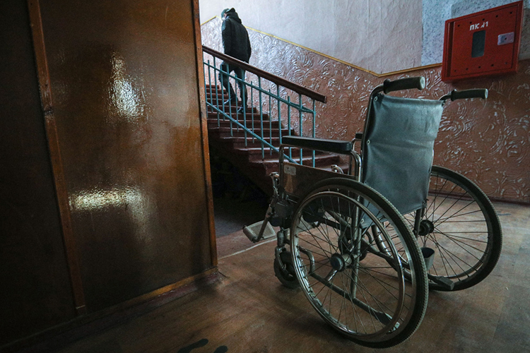 «Мы следим за исполнением решений по обязанию органов исполнительной власти обеспечивать население жизненно важными лекарственными препаратами, детей-сирот — жильем, дороги — ремонтом, а стихийные свалки — ликвидацией»