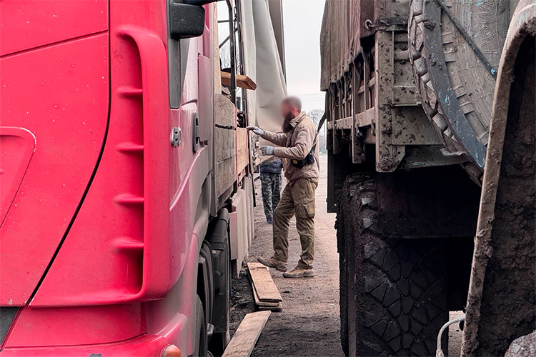 «Редкие случаи уже давали сигнал о том, что встречи и передачу груза надо проводить в более безопасной зоне»
