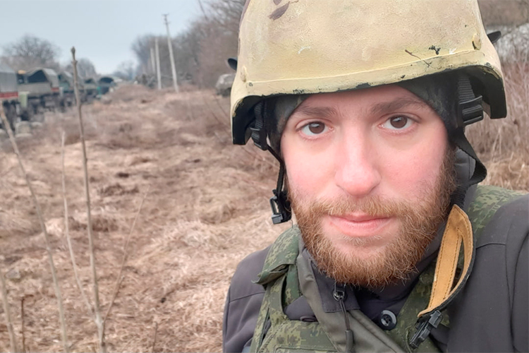 «Раньше были понятия «первая линия», «вторая линия». Где-то можно было работать свободно, снимать из здания, как перед тобой бои идут в соседнем квартале»