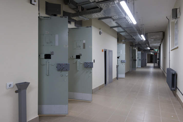 На данный момент по-прежнему неясно, когда именно новое СИЗО начнет принимать первых постояльцев