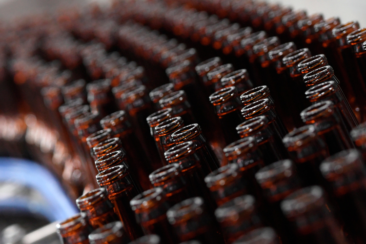 Версия первая на поверхности: где-то наверху решили консолидировать в одних руках существенную долю производства крепкого алкоголя