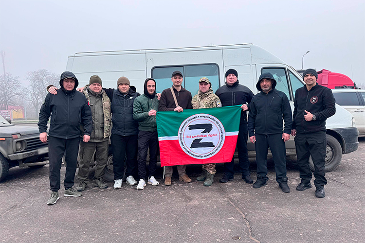 В одном из городов адресную помощь передали бойцам легендарного подразделения «Восток» под командованием не менее легендарного Героя России, кавалера 6 (!) орденов Мужества с позывным «Зомби»