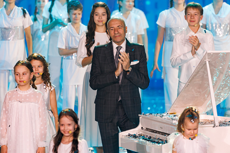  Ежегодные участия Игоря Крутого в всероссийском культурно-благотворительном фестивале детского творчества «Добрая волна» говорят о теплых отношениях с Казанью 