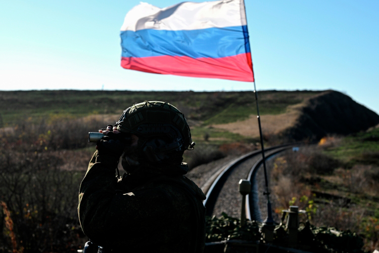 «Есть две радикальных страты: Россия уехавшая и Россия воюющая»