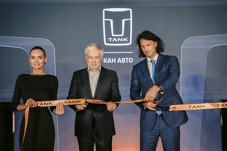 «Внедорожники TANK заезжают в КАН АВТО»: в Казани открыли новый салон