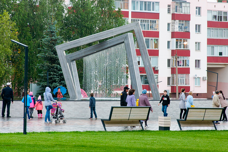 Сейчас, по словам Беляева, наблюдается обратный тренд — люди, уехавшие в Казань, начинают возвращаться, потому что у Нижнекамска есть работа, зарплата, комфортная городская среда