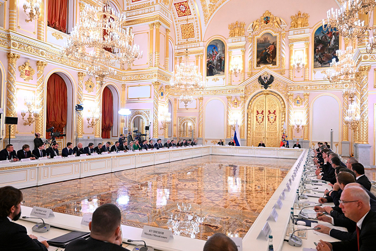 19 новых нацпроектов в 2025 году стартовали «в целом успешно», отметил Путин во вступительном слове